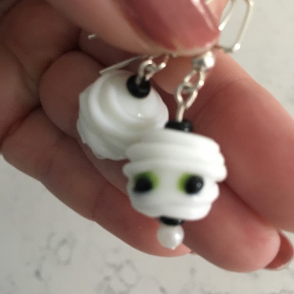 🎃Creepy mummy head earrings - Picture 4 of 5